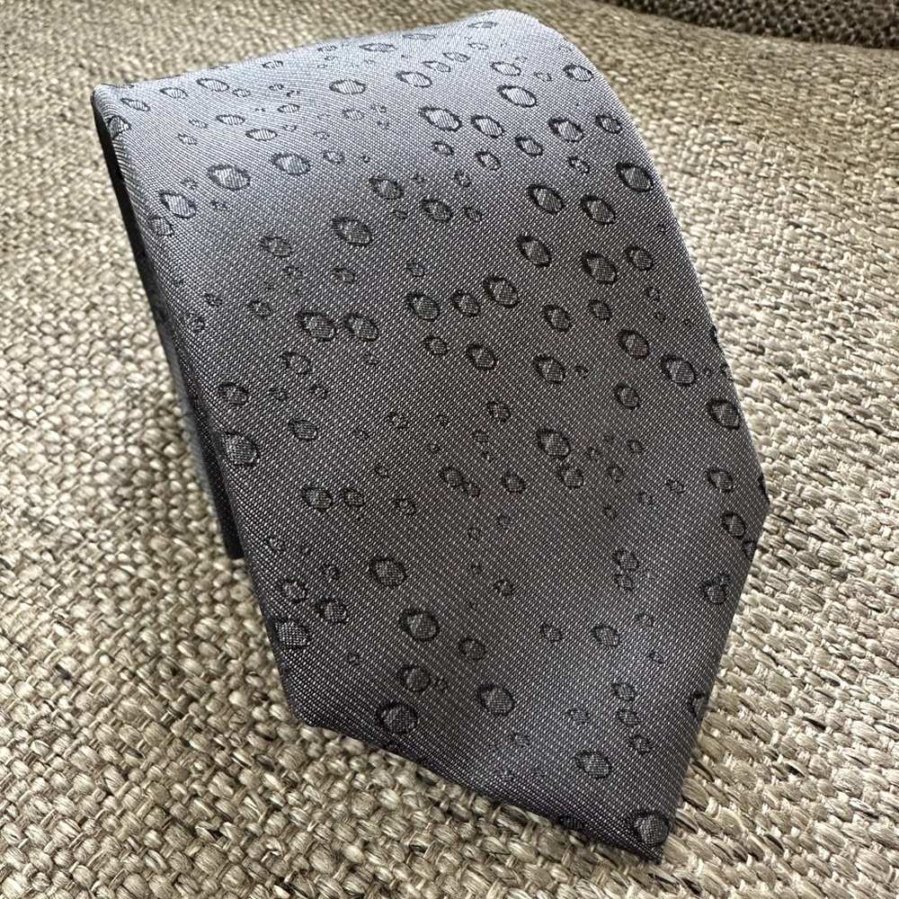 Calvin Klein Mens Charcoal Gray Water Drop Print Silk Necktie Tie Smooth Classic